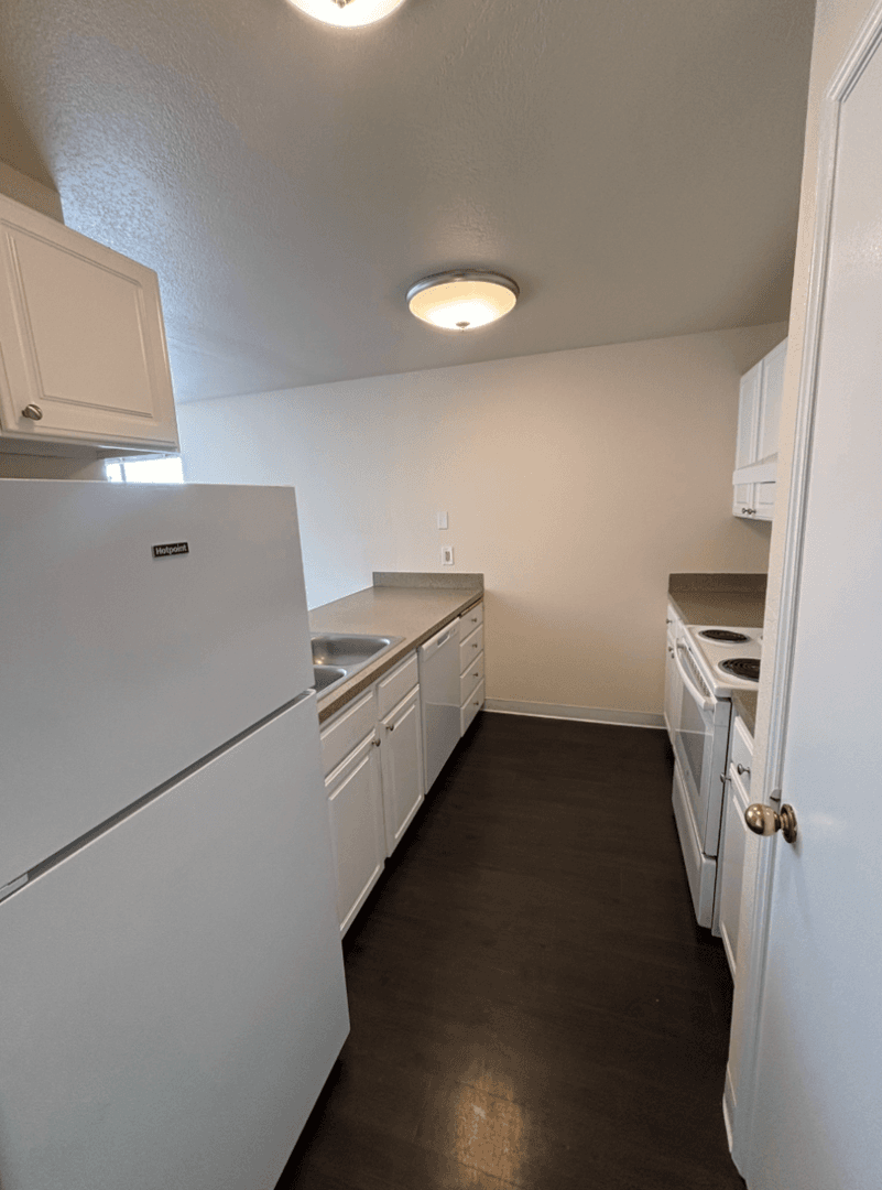 Seattle Apartment: 3425 14th Ave W