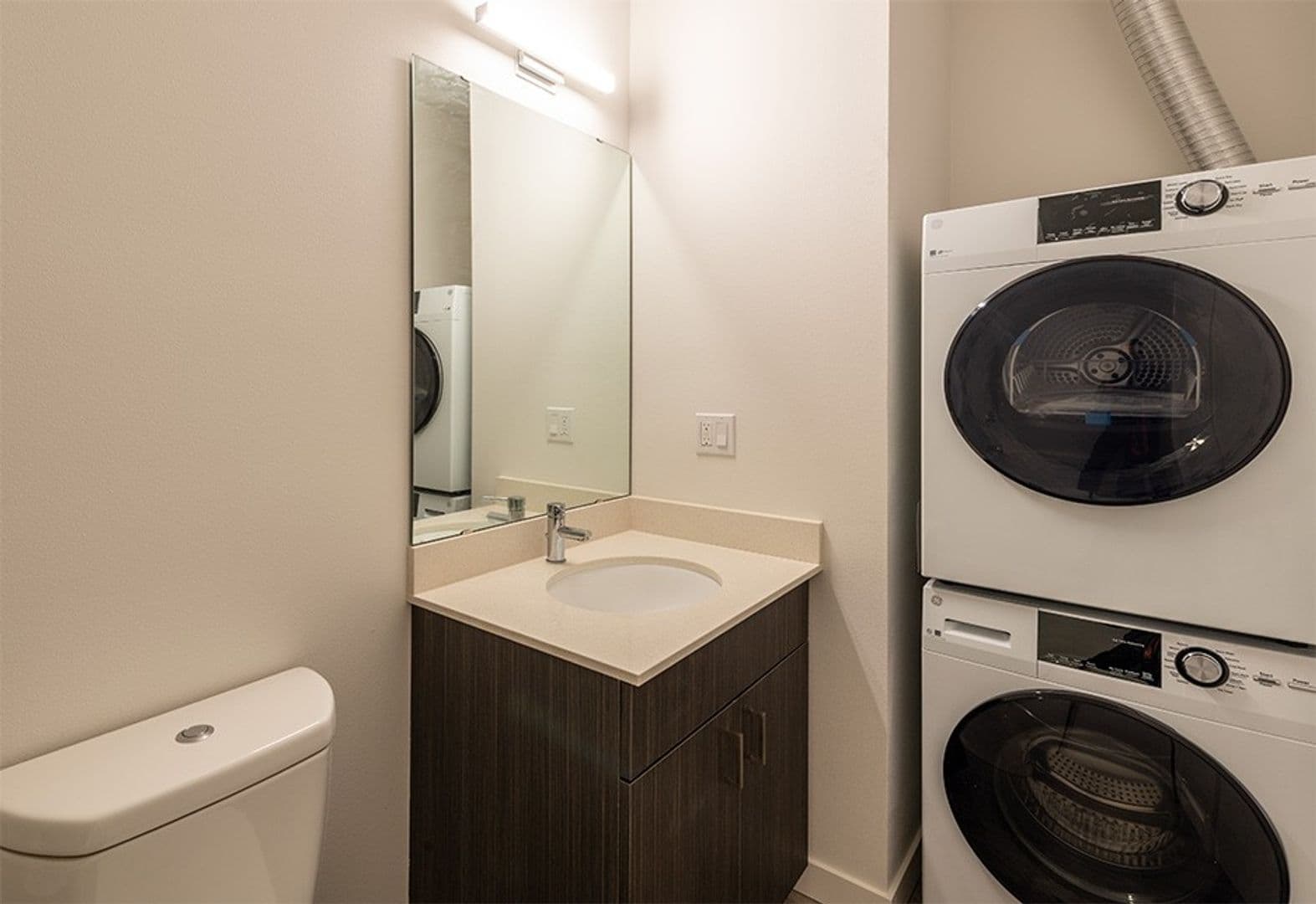Seattle Apartment: 207 18th Ave