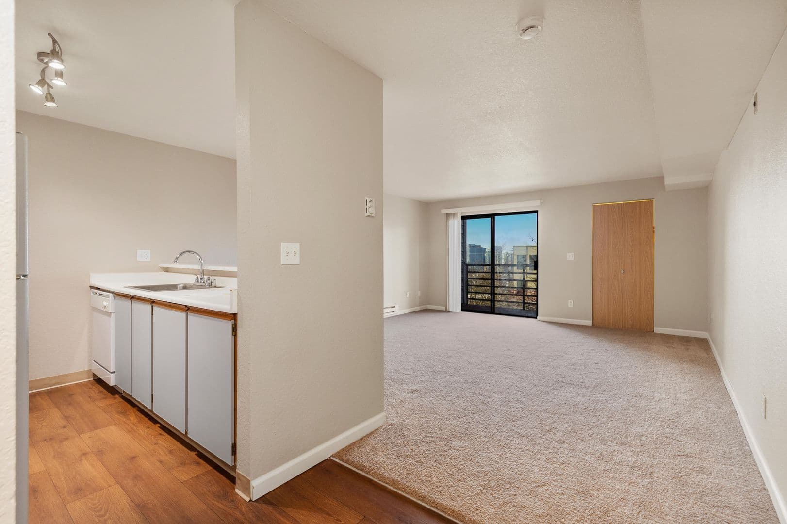 Seattle Apartment: 500 13th Ave E