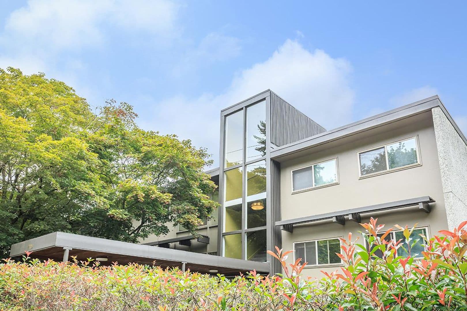 Seattle Apartment: 2400 Boyer Ave E