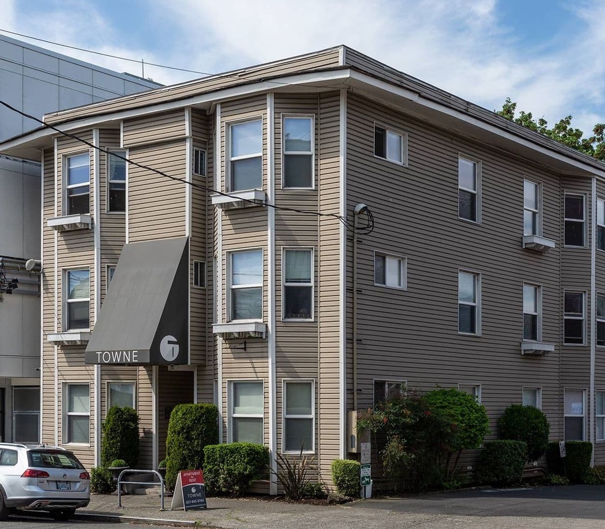 Seattle Apartment: 1717 12th Ave