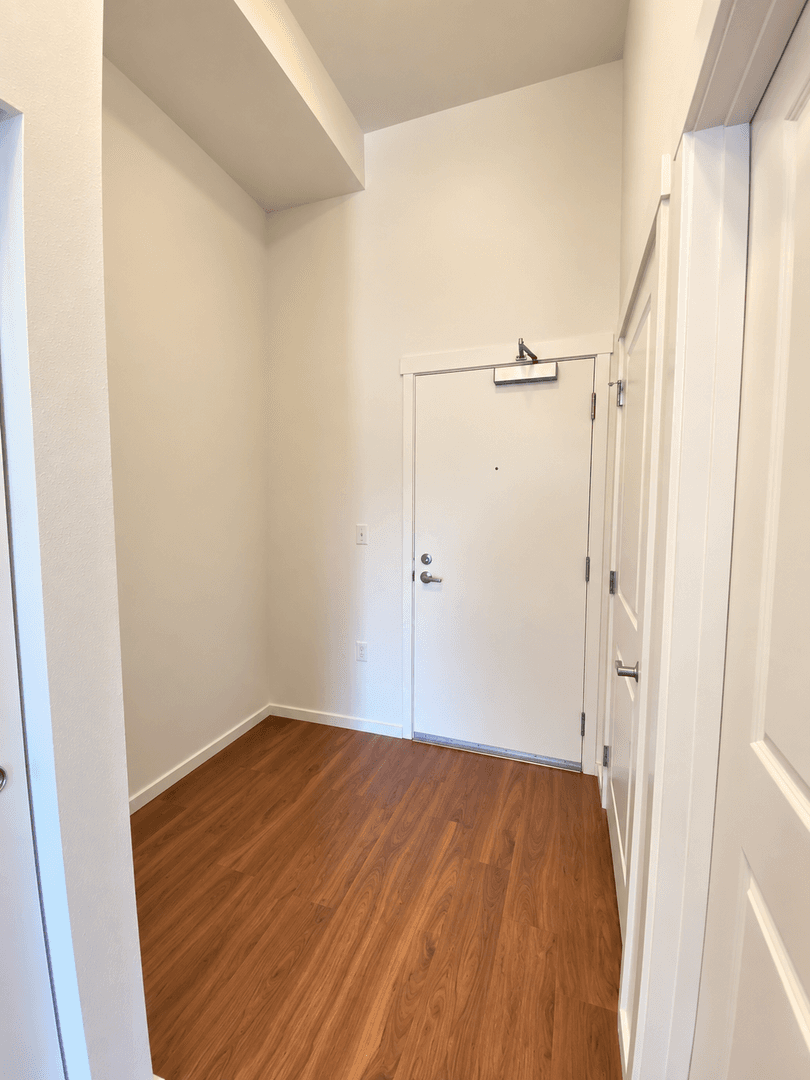 Kirkland Apartment: 450 Central Way