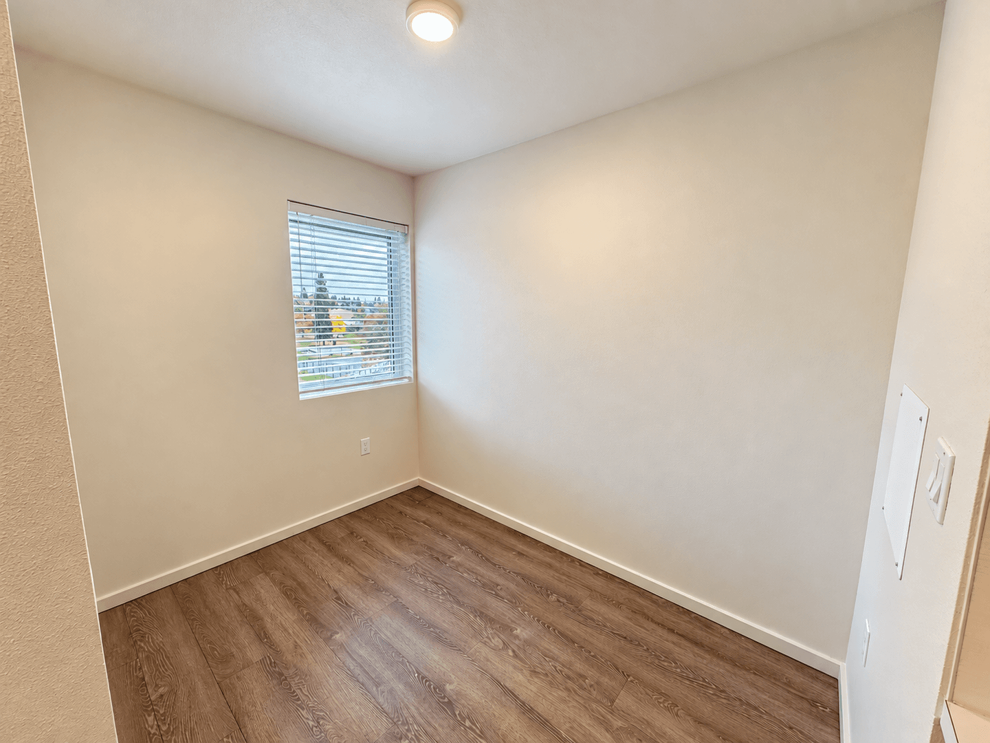 Kirkland Apartment: 330 4th ST