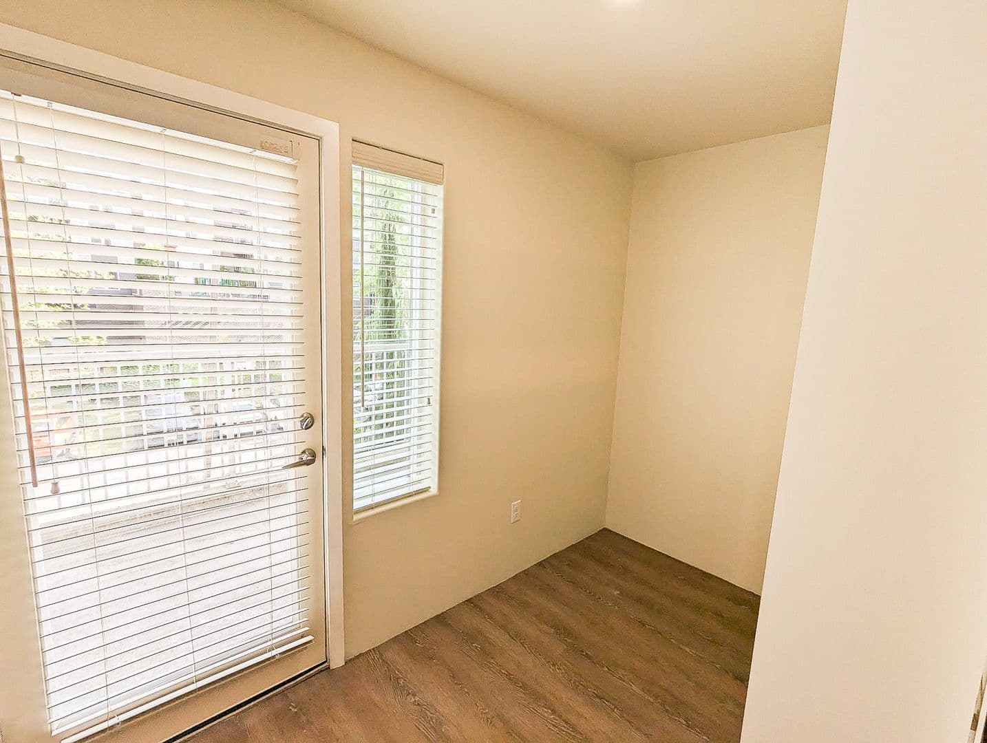 Redmond Apartment: 8525 163rd CT NE