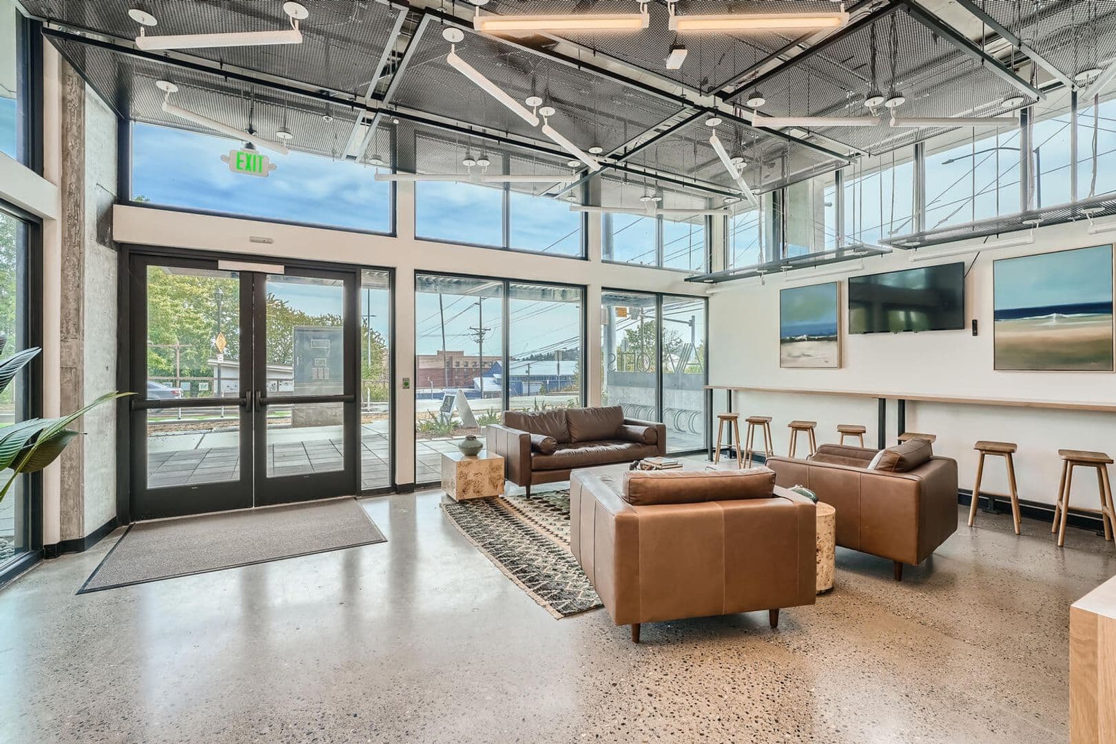 Tacoma Apartment: 1942 Fawcett Ave