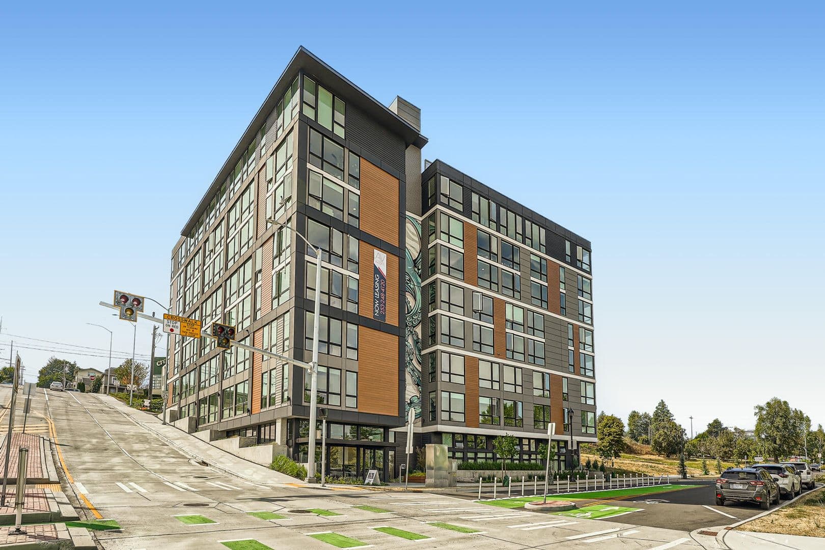 Tacoma Apartment: 1942 Fawcett Ave