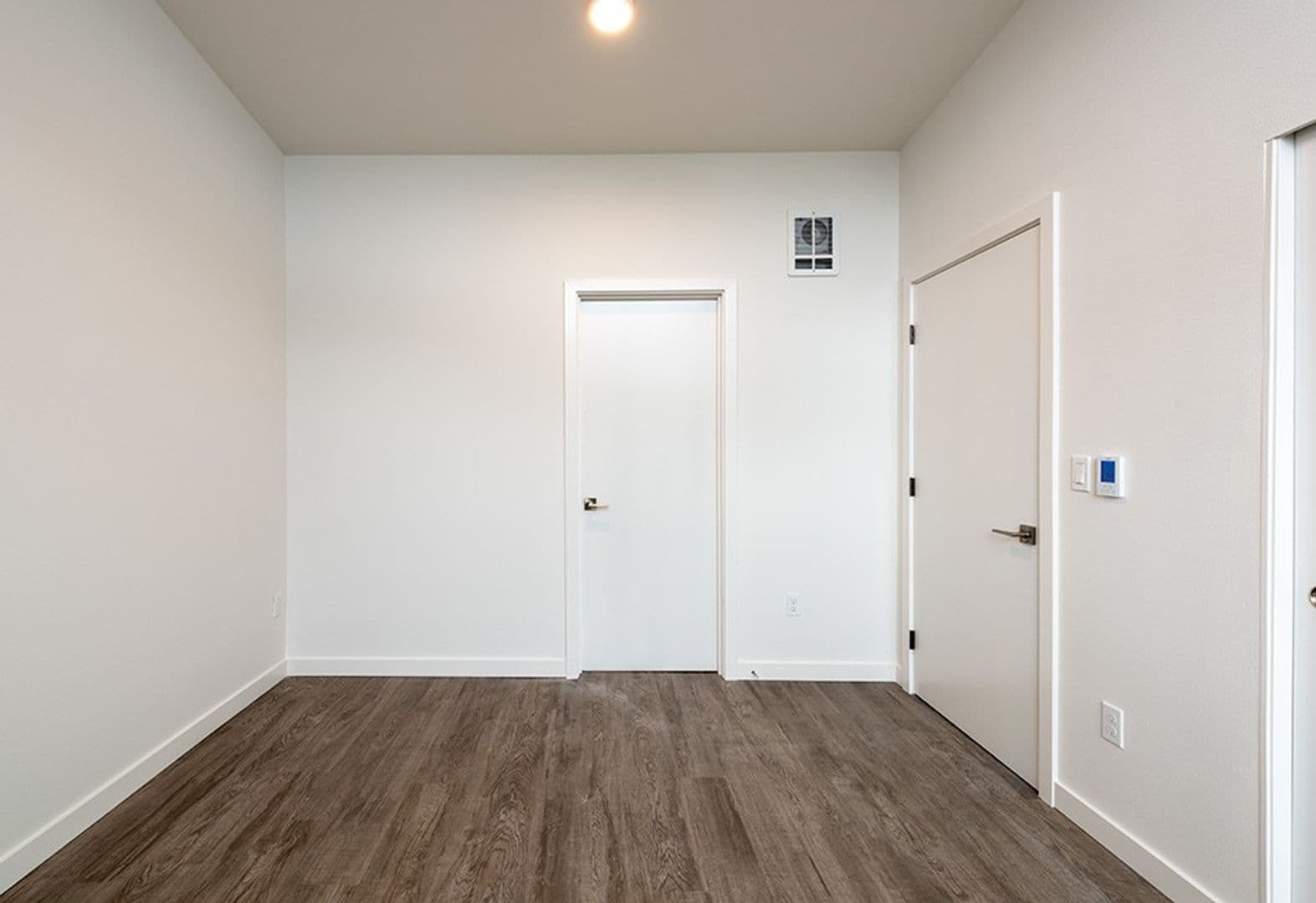 Seattle Apartment: 207 18th Ave