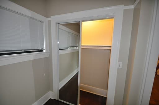Seattle Apartment: 715 2nd Ave N