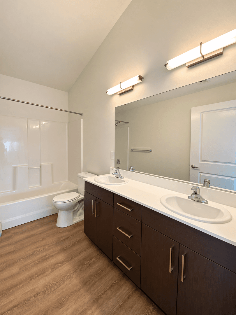 Kirkland Apartment: 450 Central Way
