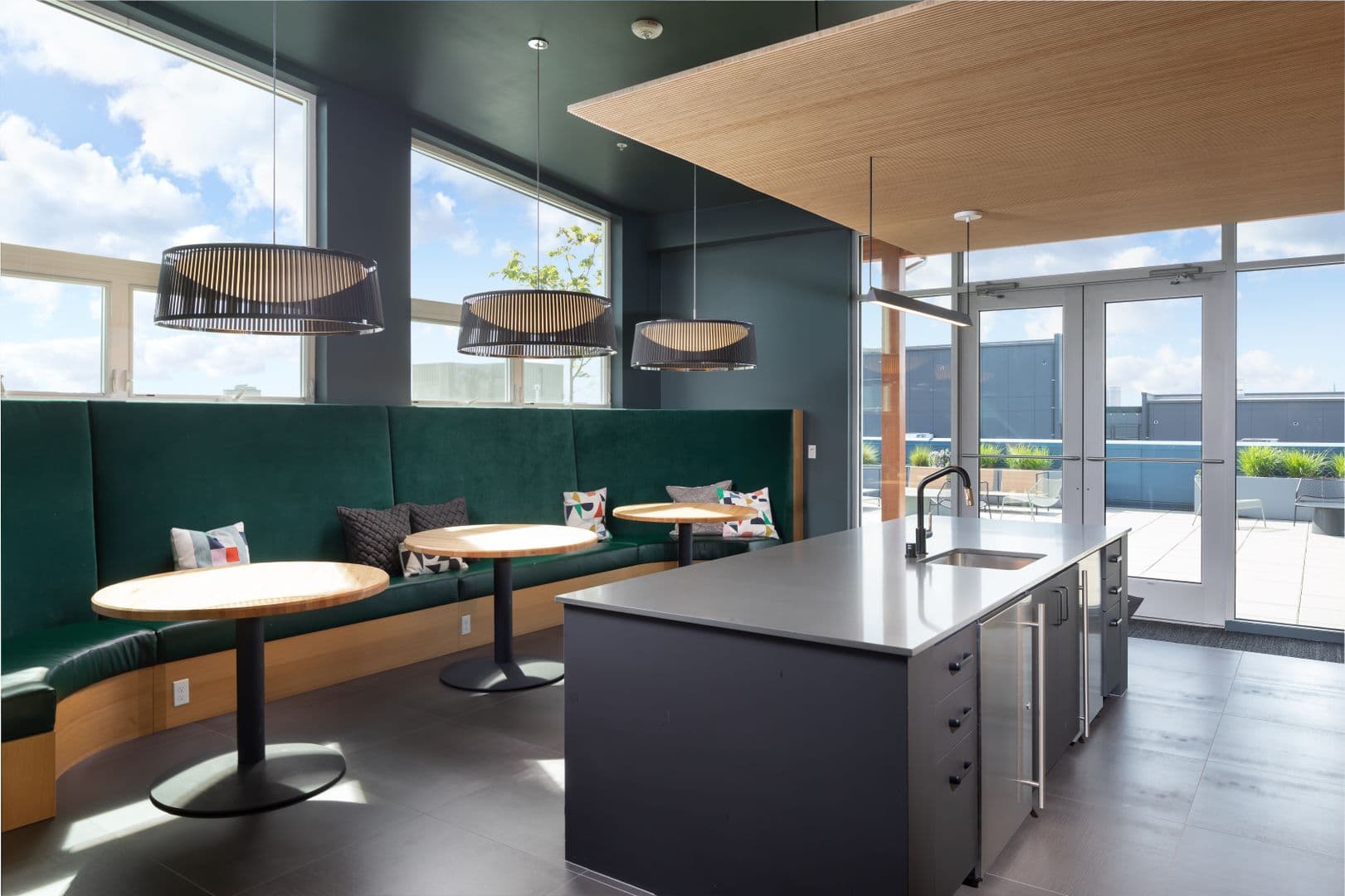 Seattle Apartment: 838 NE 66th St