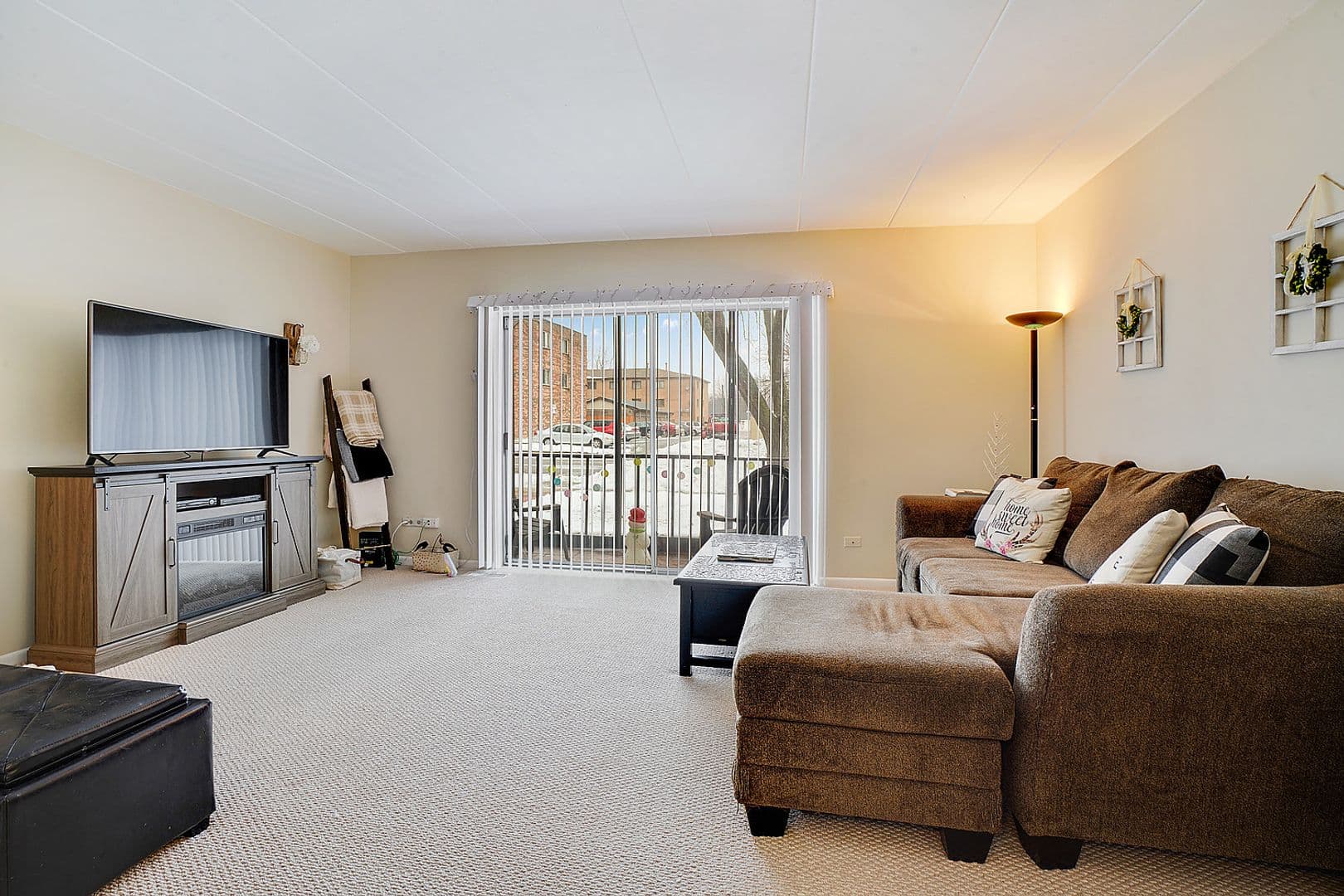 Tinley Park Apartment: 17510 Cedar Lane