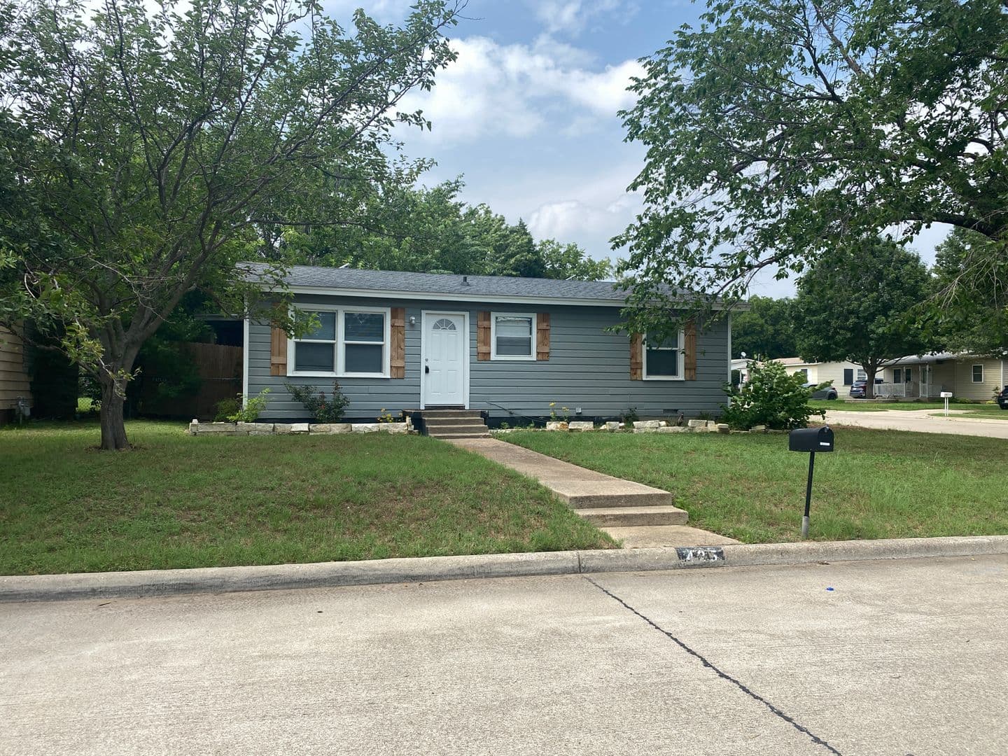 Hurst House: 425 Wanda Way