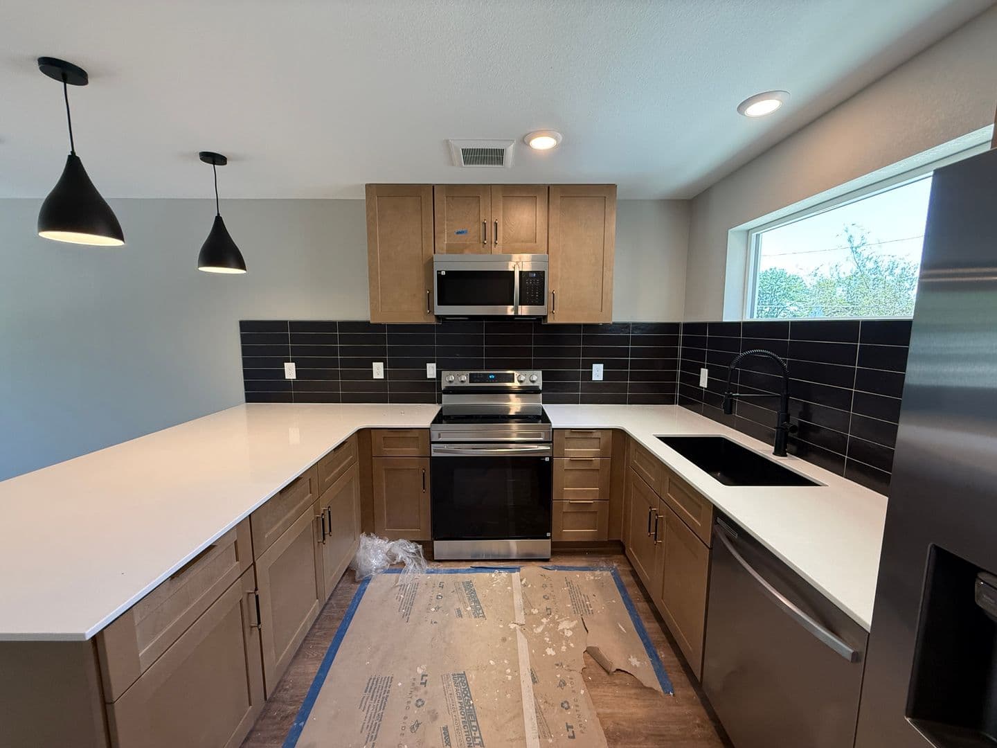 Lakewood Apartment: 1576-1590 Kendall St