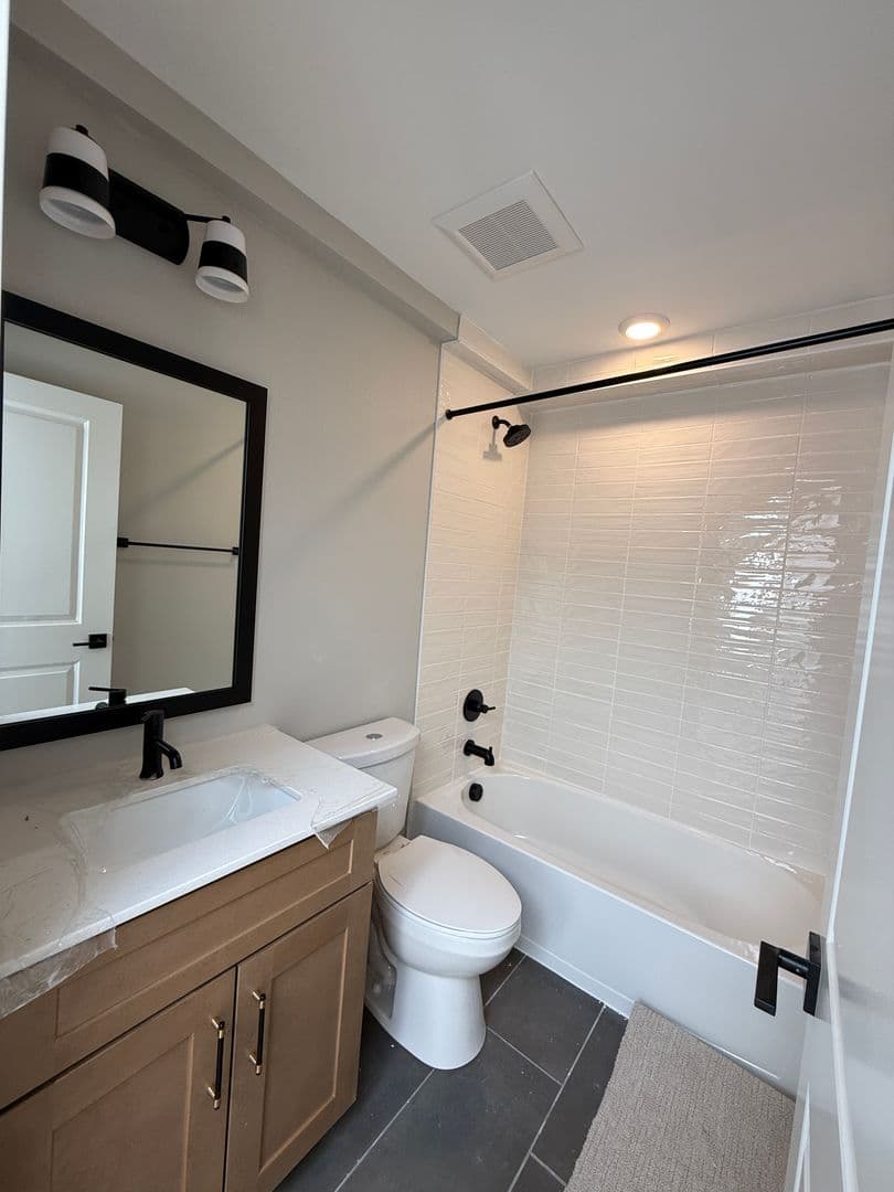 Lakewood Apartment: 1576-1590 Kendall St