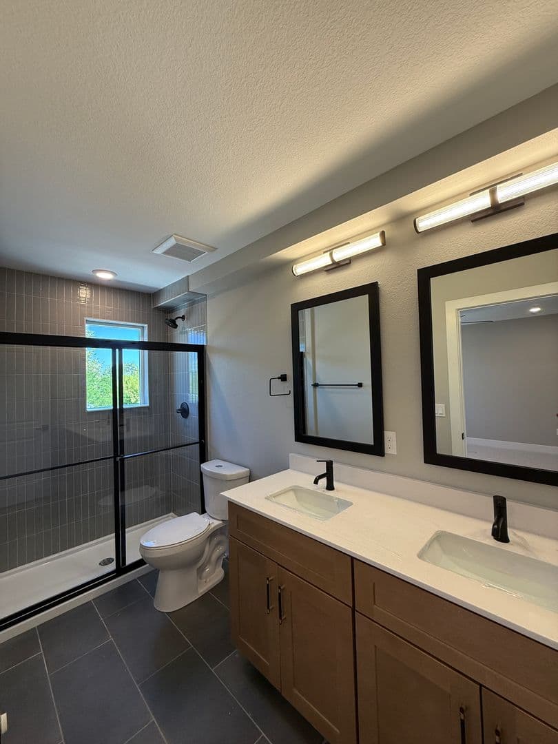 Lakewood Apartment: 1576-1590 Kendall St