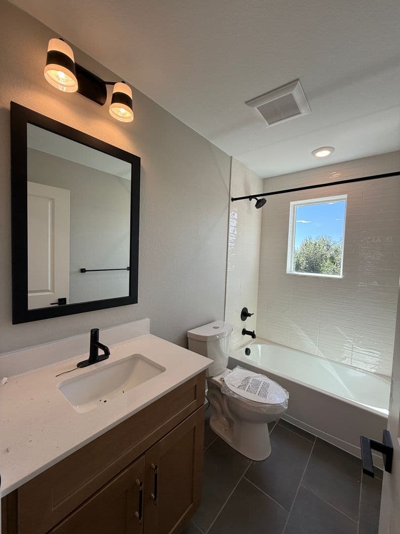 Lakewood Apartment: 1576-1590 Kendall St
