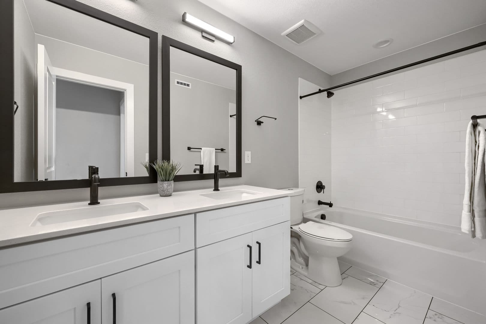 Denver Multiplex: 5512-5560 Clay Court