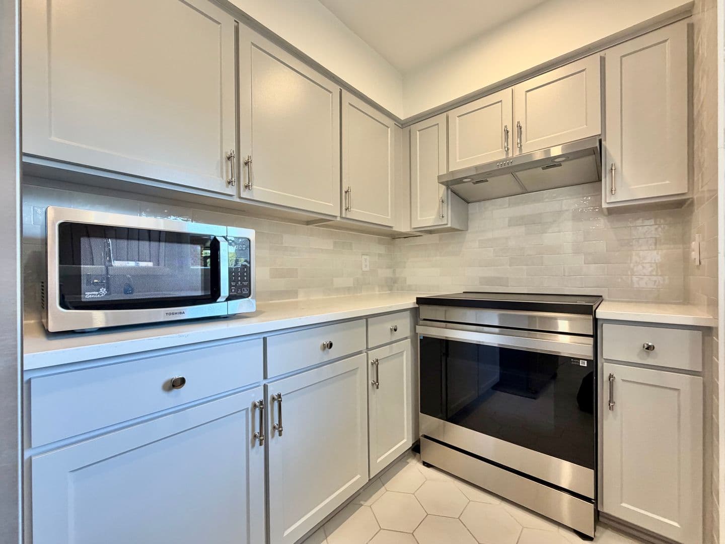 Chapel Hill Apartment: 907 Oak Tree Dr.