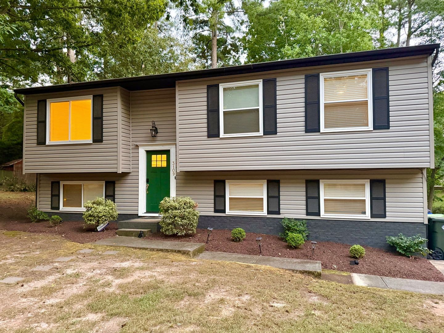 Raleigh House: 3109 Henslowe Drive,