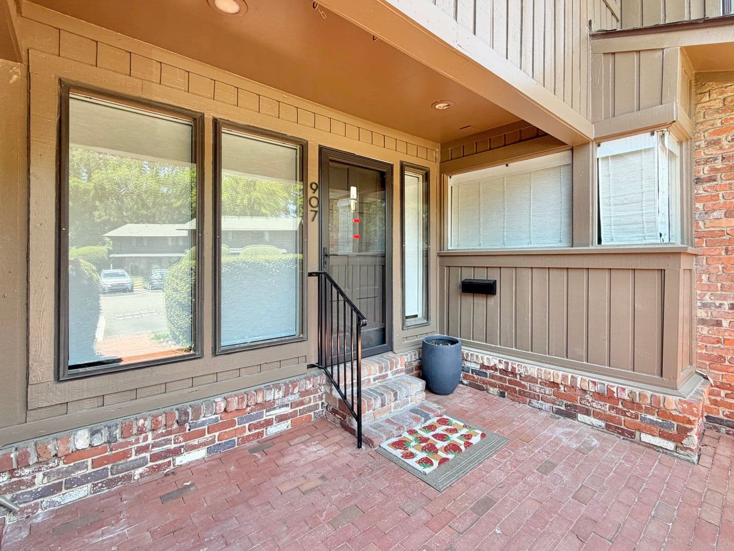 Chapel Hill Apartment: 907 Oak Tree Dr.