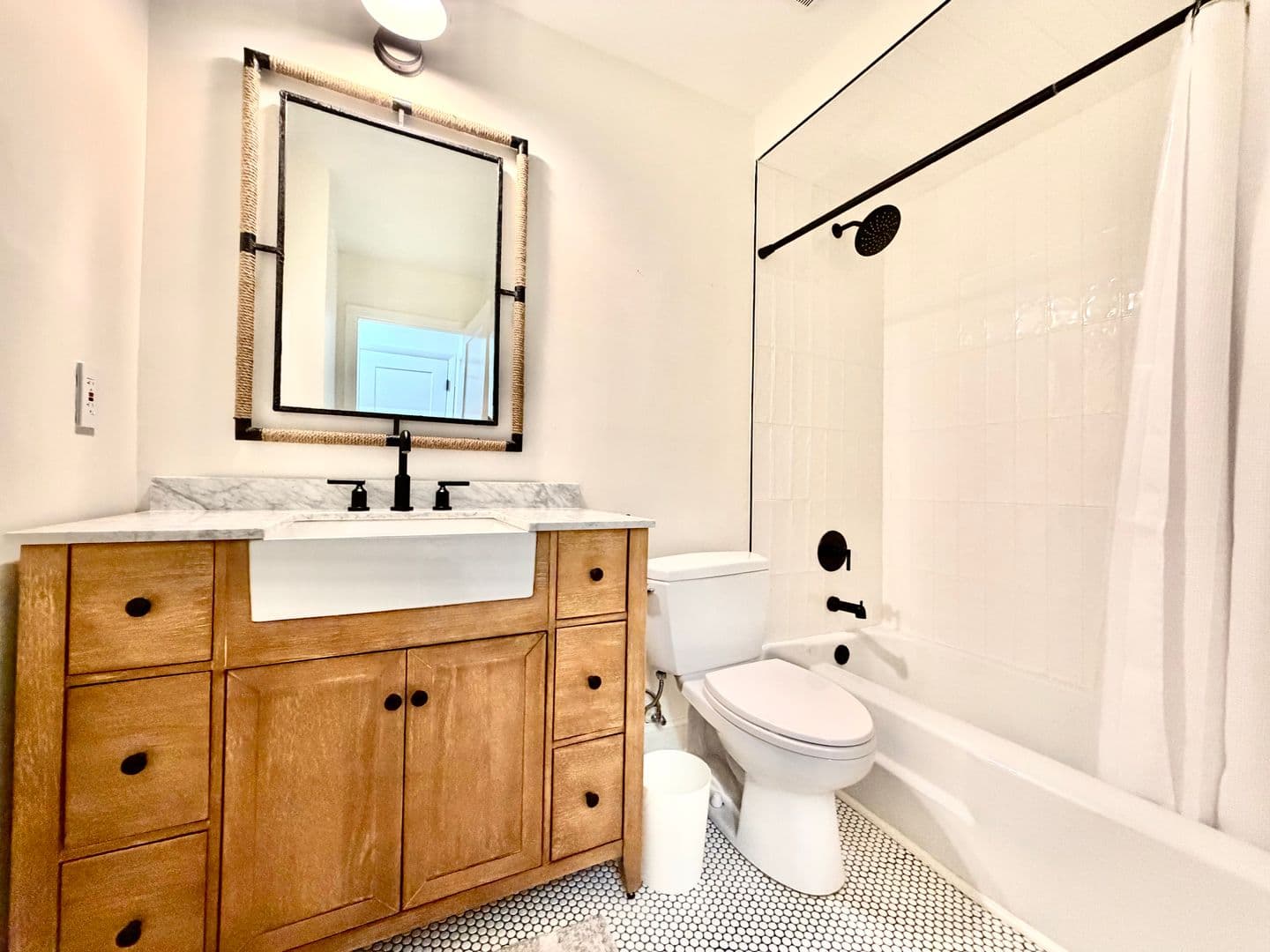 Chapel Hill Apartment: 907 Oak Tree Dr.