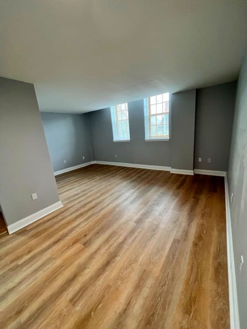 Easton Apartment: 109 N 3rd St