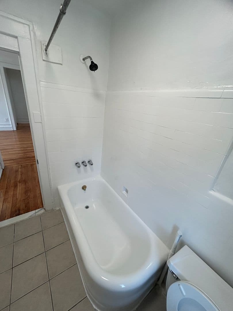 Leonia Apartment: 300 Elm Pl