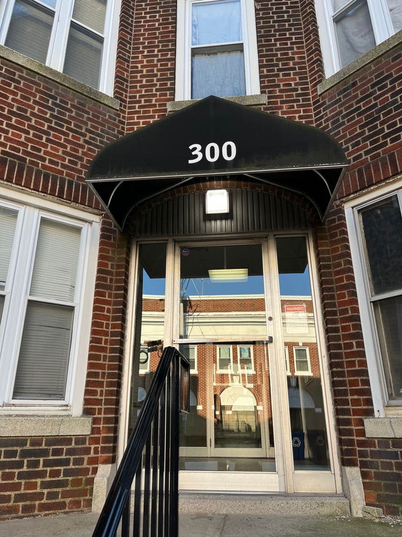 Leonia Apartment: 300 Elm Pl