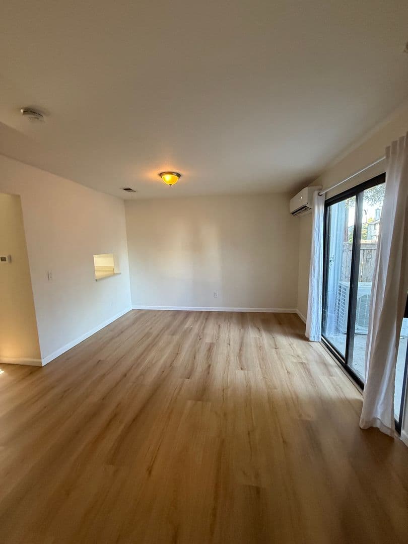 Santa Rosa House: 422 Occidental Circle