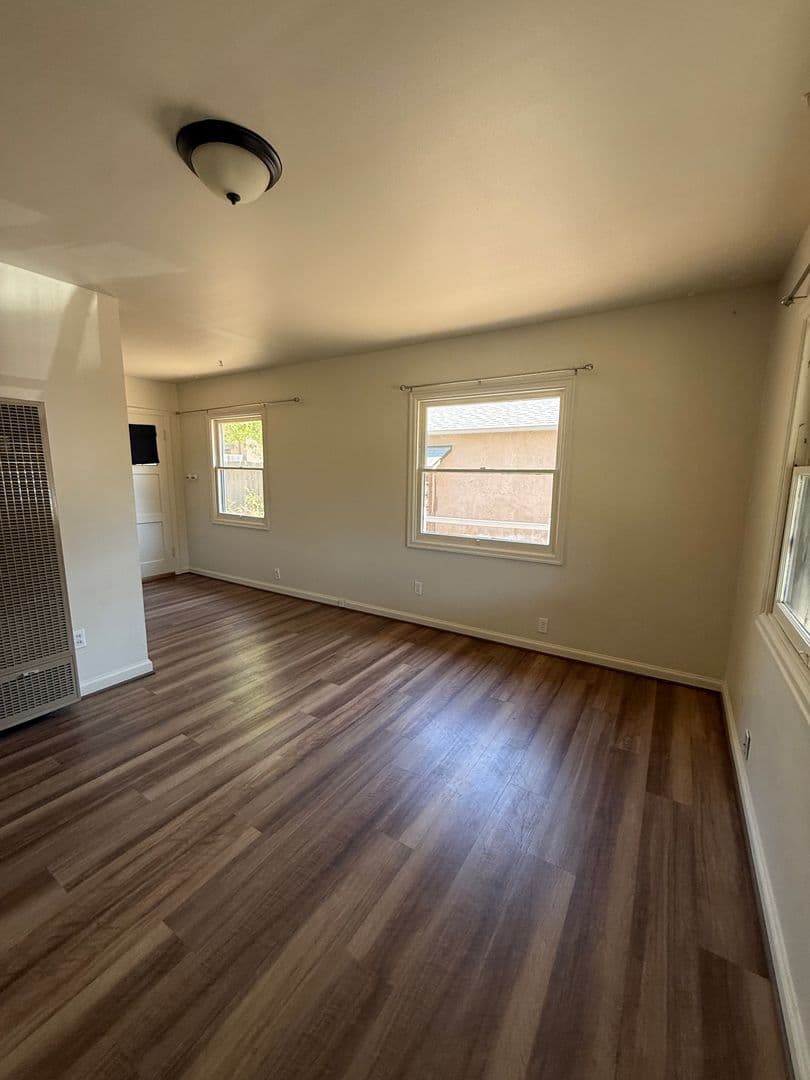 Sonoma House: 577 Curtin Lane