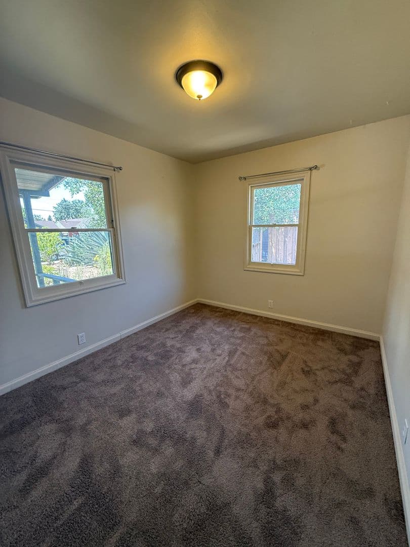 Sonoma House: 577 Curtin Lane