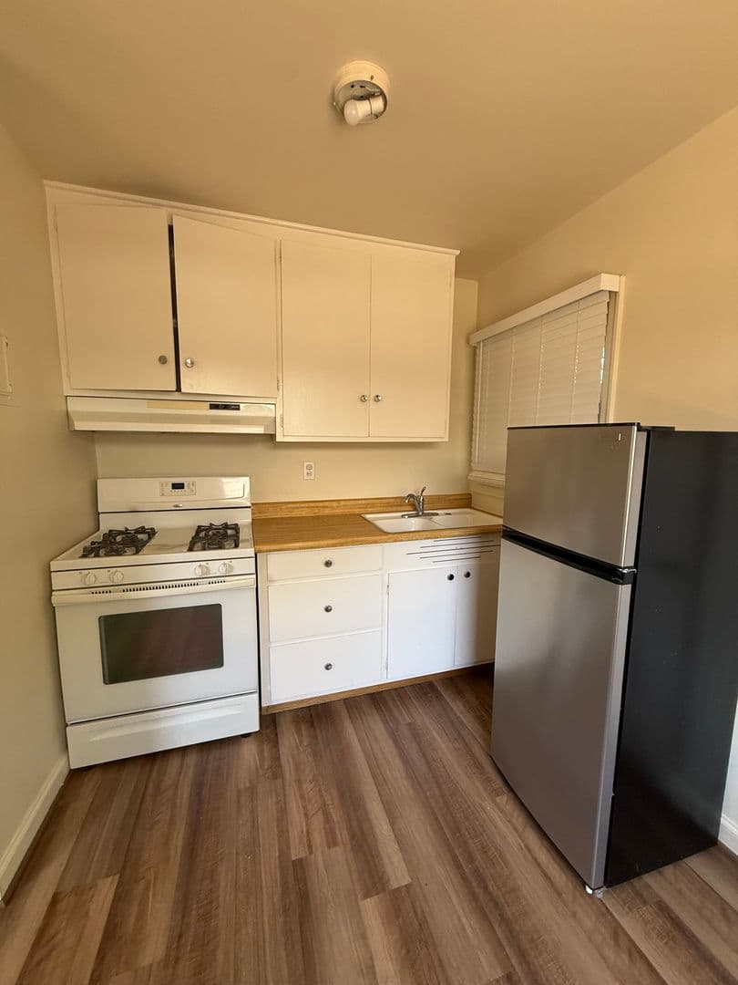 Sonoma House: 577 Curtin Lane