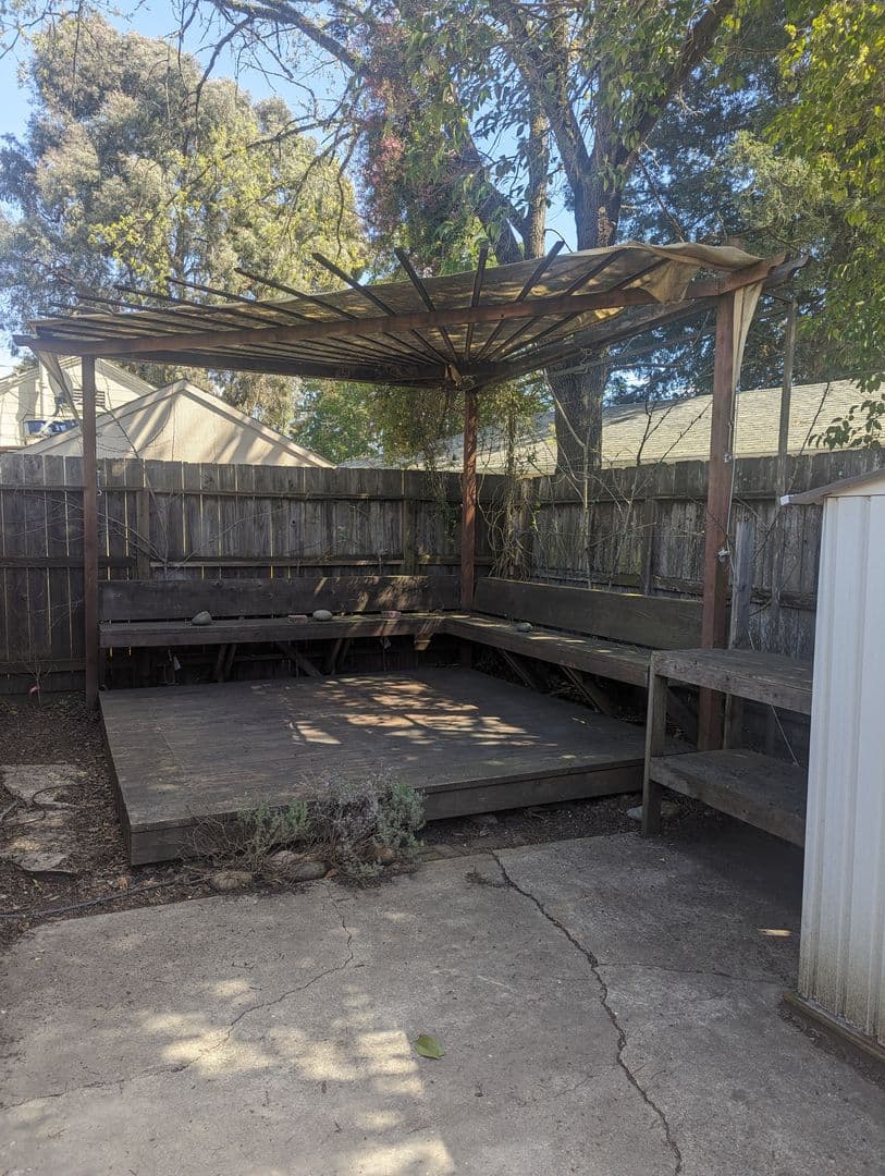 Santa Rosa Apartment: 154 West 8th Street