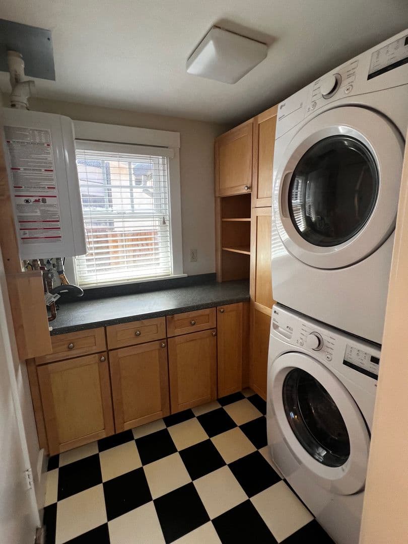 Santa Rosa House: 814 St Helena Avenue