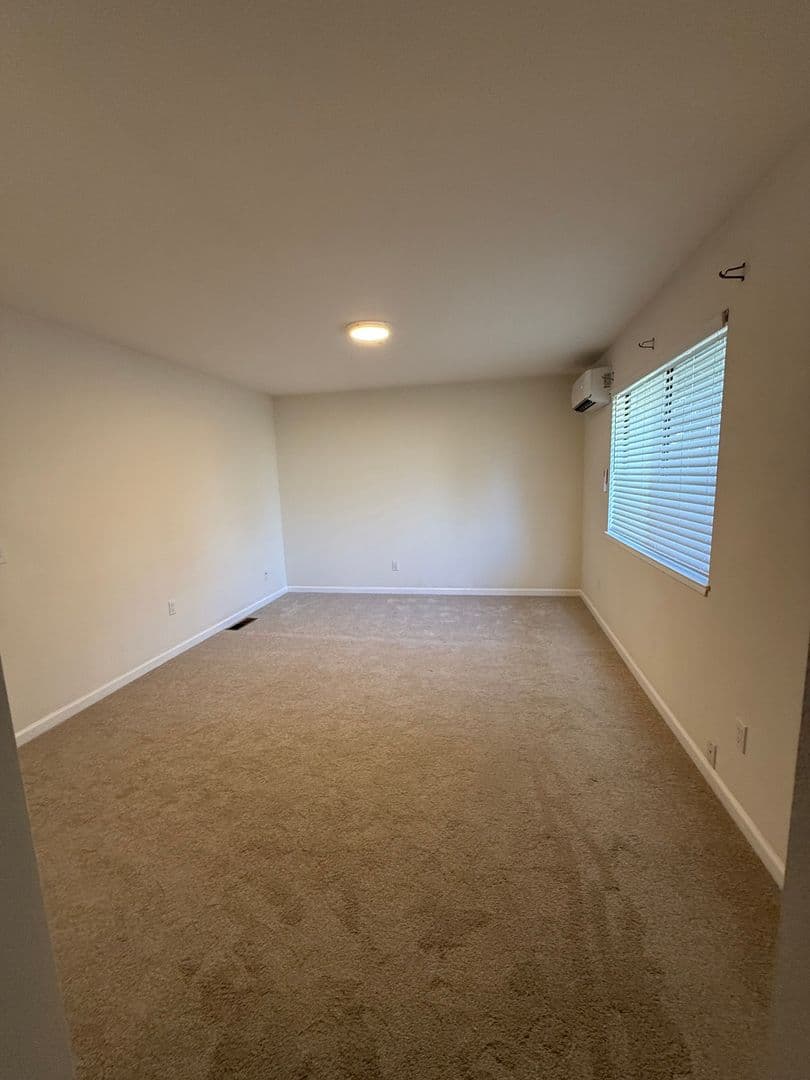 Santa Rosa House: 422 Occidental Circle