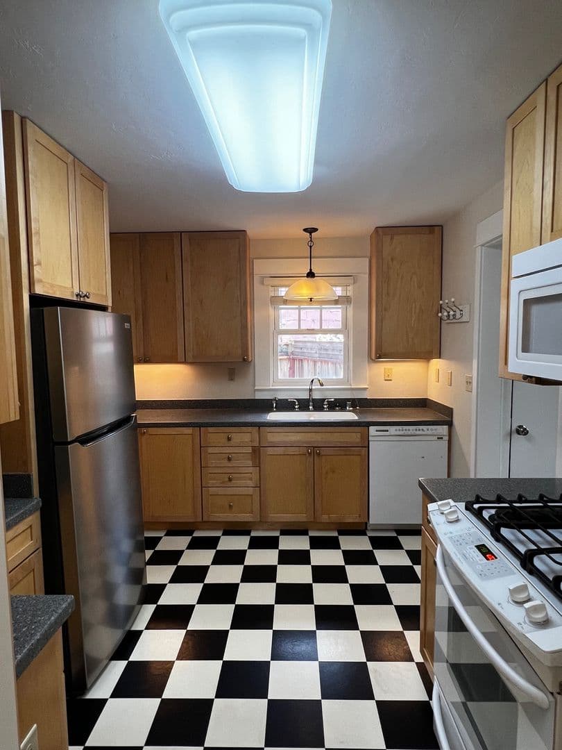 Santa Rosa House: 814 St Helena Avenue