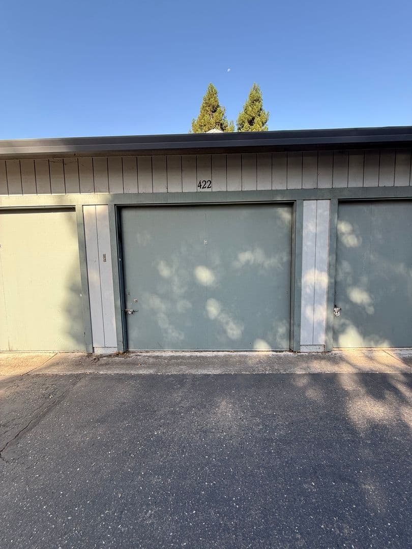 Santa Rosa House: 422 Occidental Circle