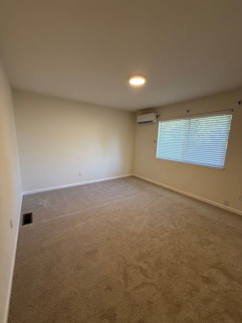 Santa Rosa House: 422 Occidental Circle