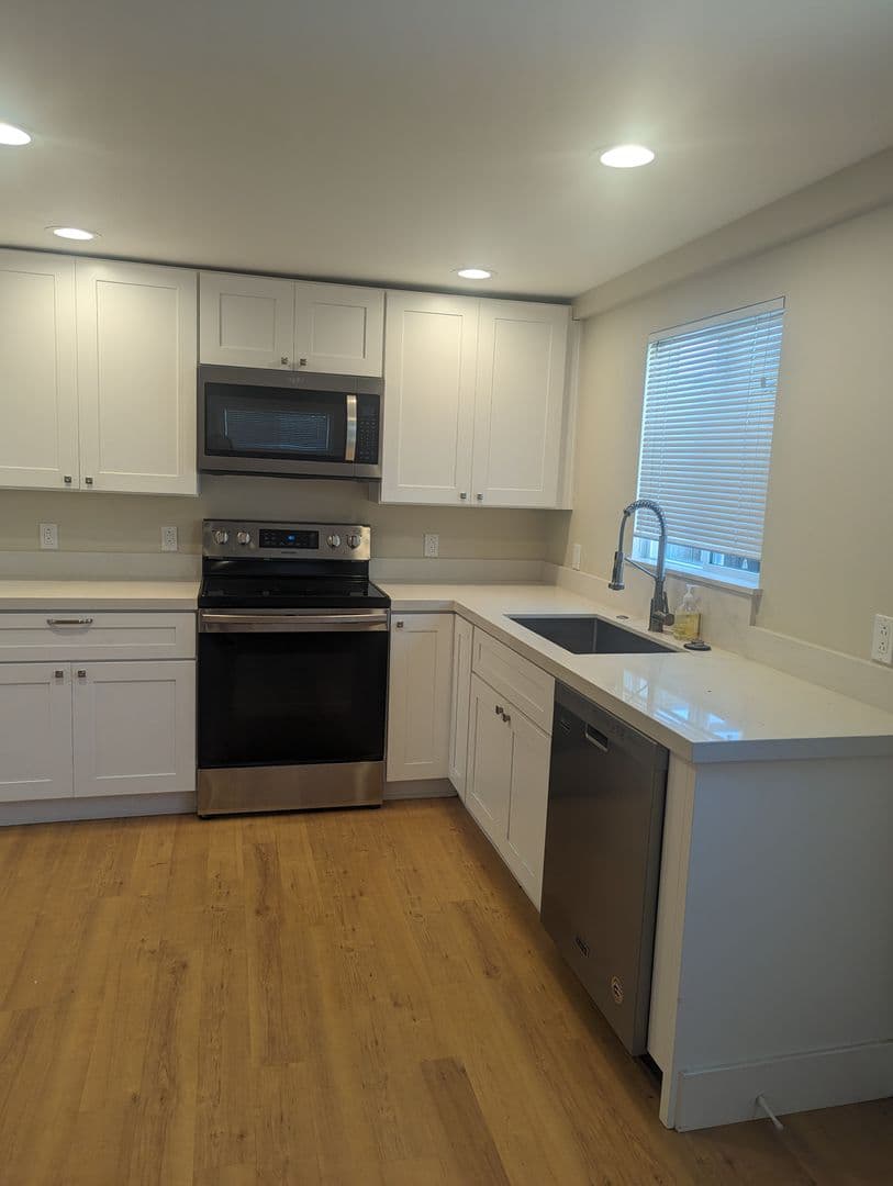 Santa Rosa Apartment: 154 West 8th Street