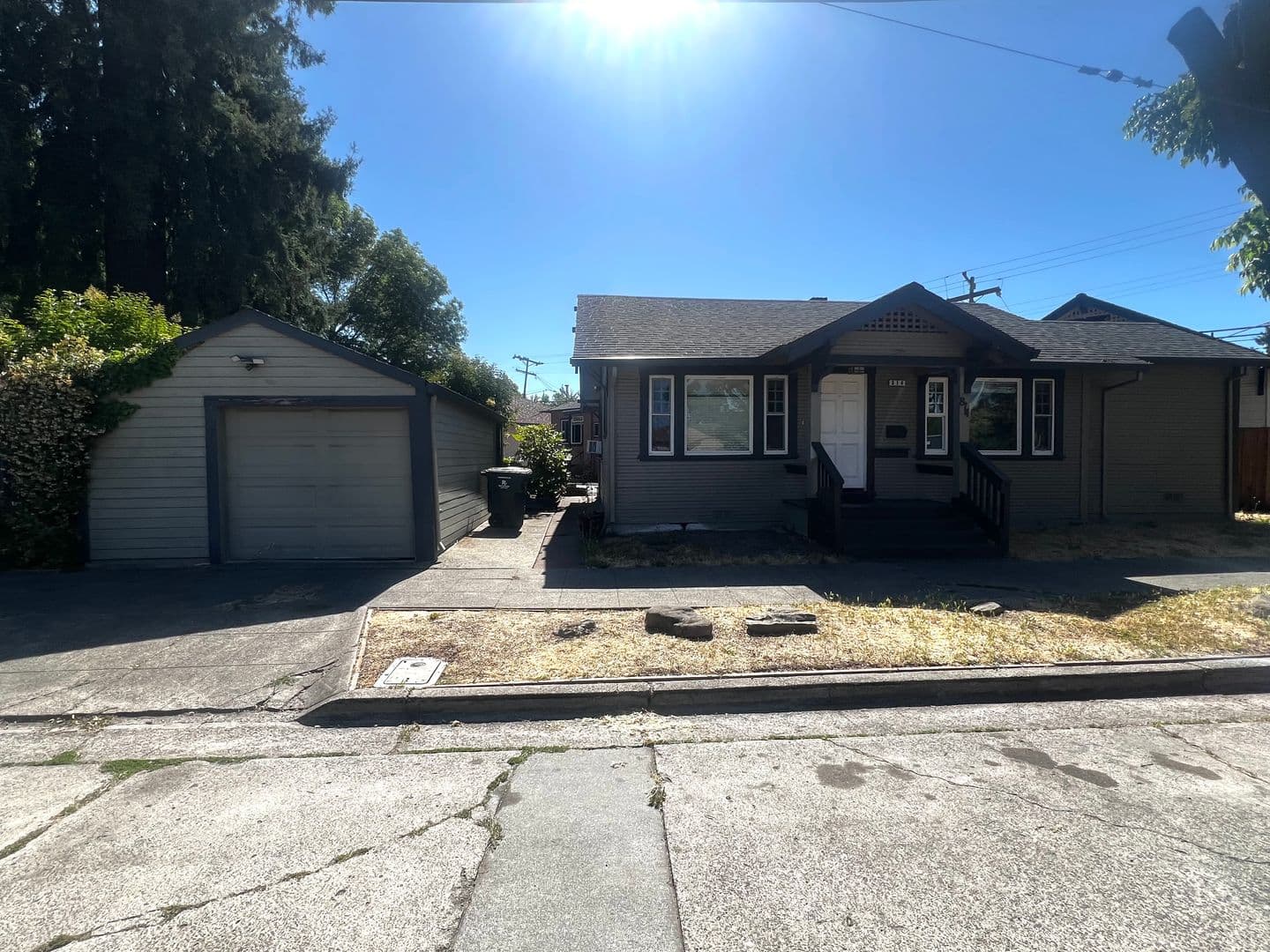 Santa Rosa House: 814 St Helena Avenue