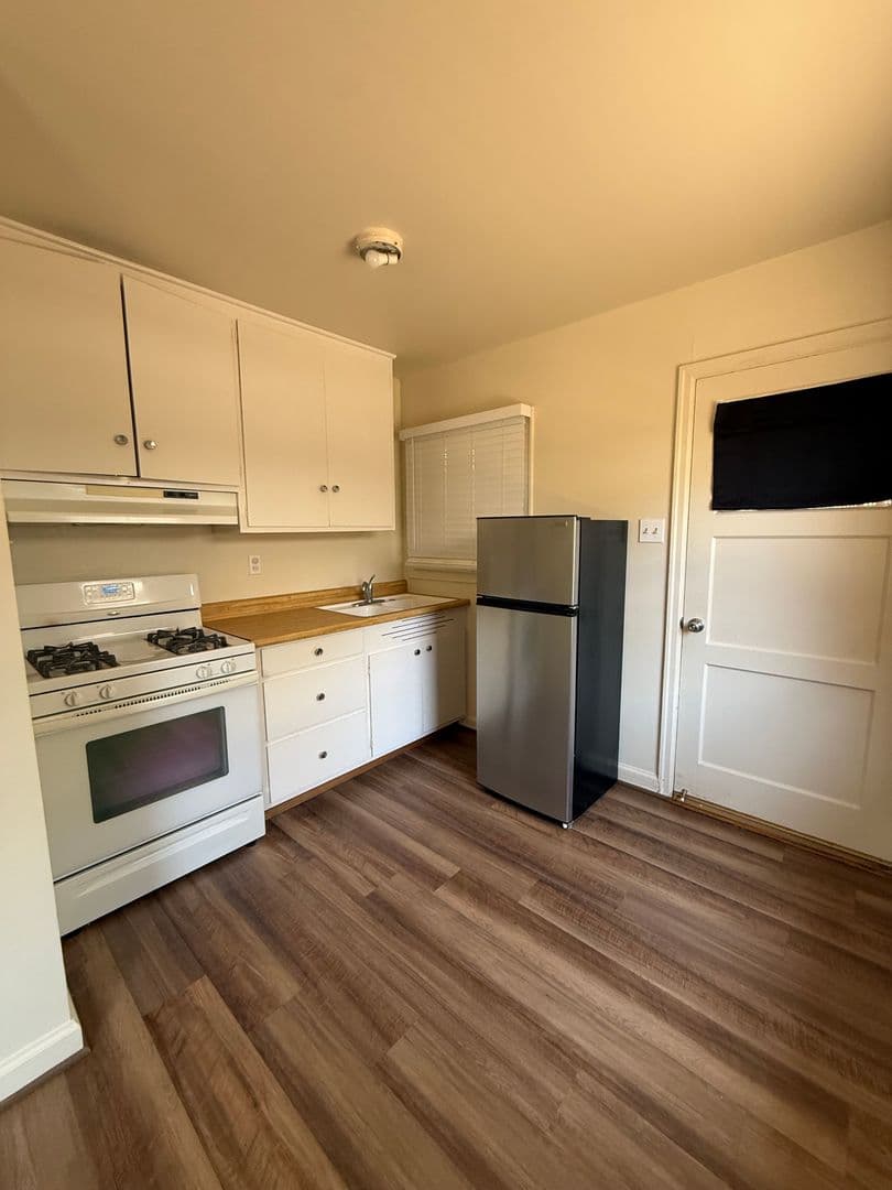 Sonoma House: 577 Curtin Lane