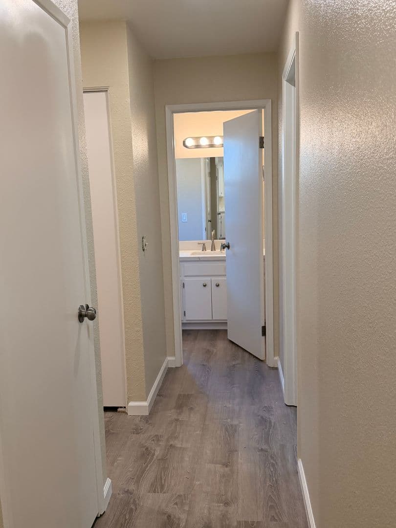 Santa Rosa Apartment: 1918 Waltzer Rd.