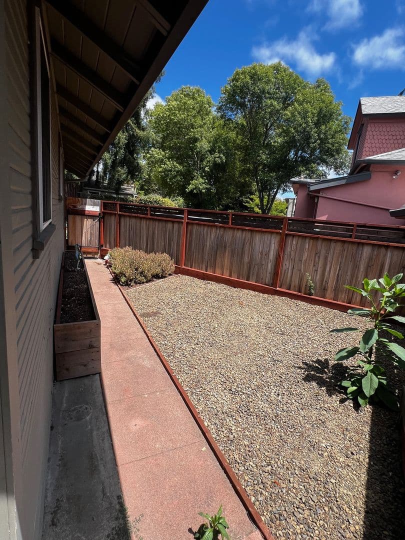 Santa Rosa House: 814 St Helena Avenue