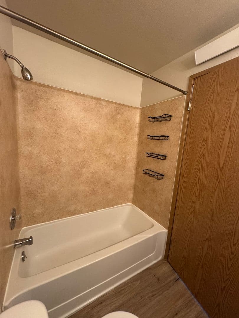 Lakewood Apartment: 8720 58th Ave SW