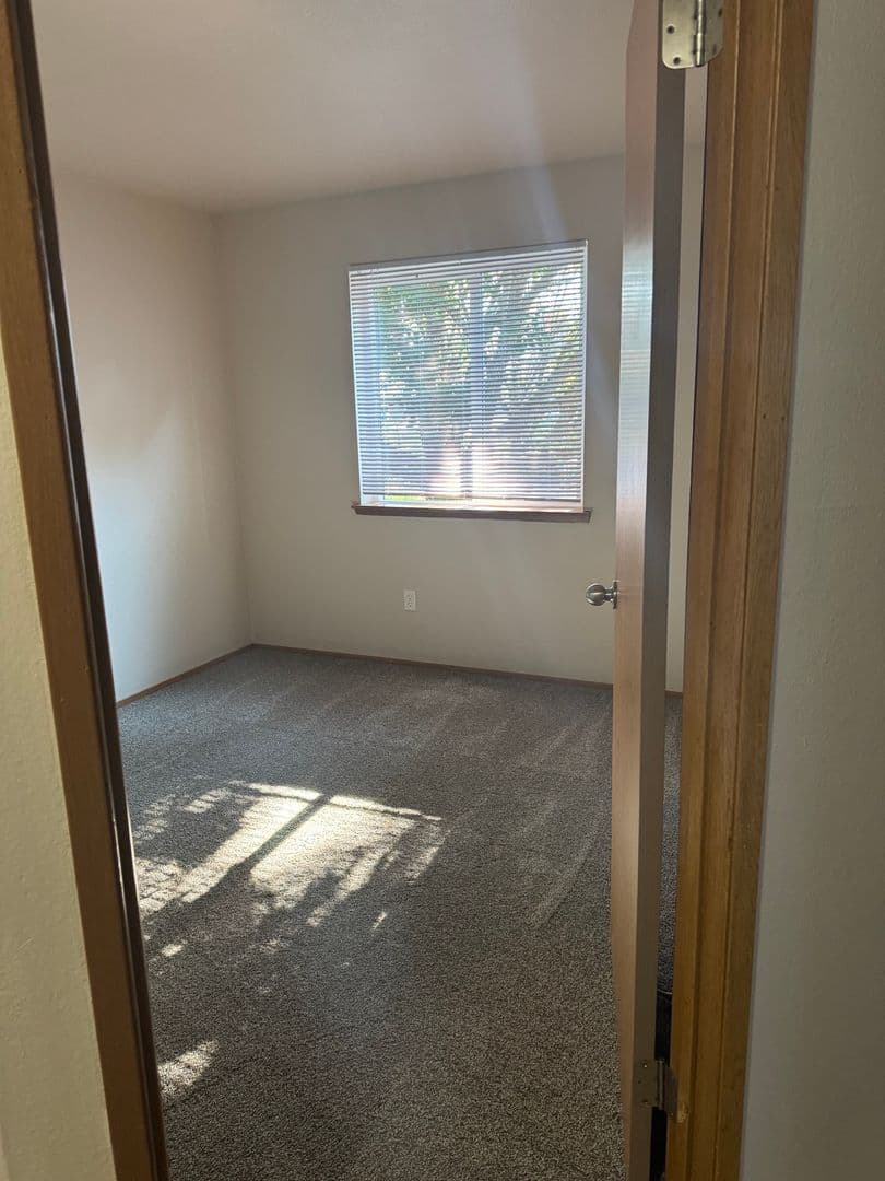 Lakewood Apartment: 8720 58th Ave SW