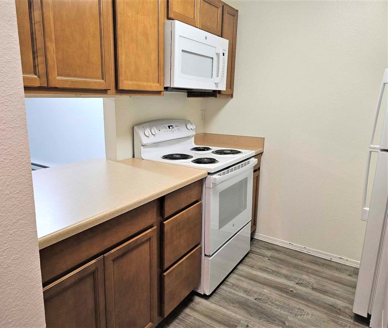 Lakewood Apartment: 7427 Lakewood Dr W