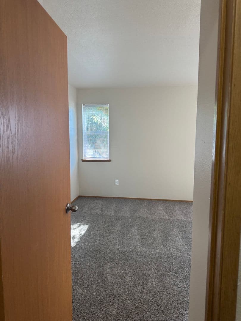 Lakewood Apartment: 8720 58th Ave SW