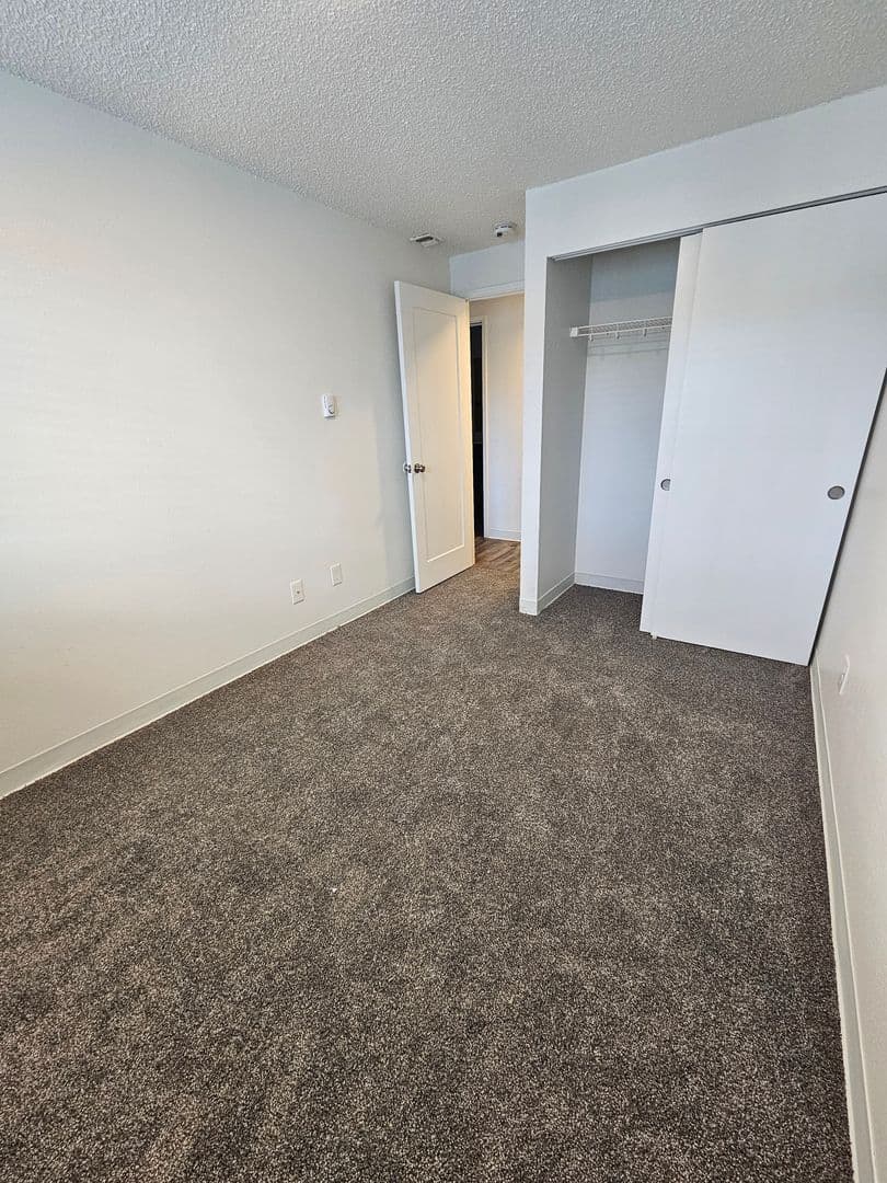Lakewood Apartment: 3418 90th St S