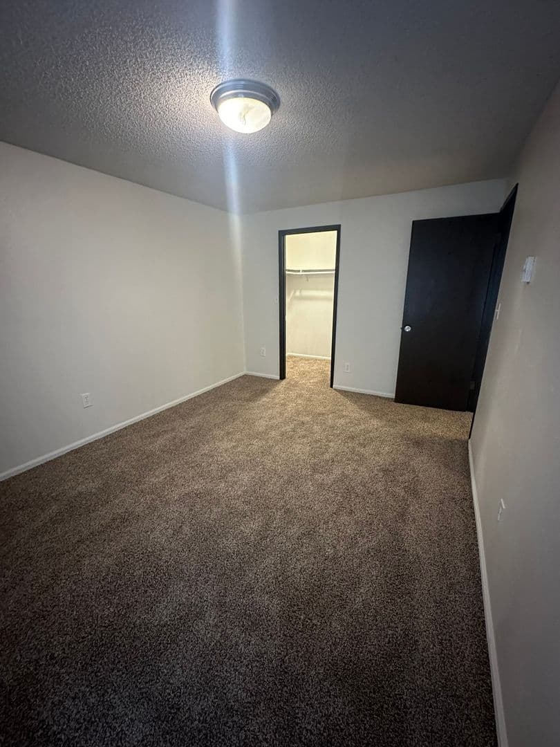 Steilacoom Apartment: 3022 Steilacoom Blvd SW
