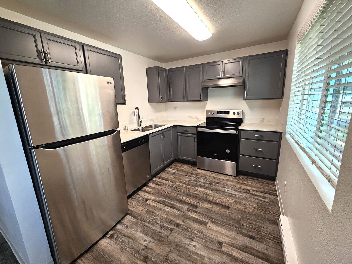 Lakewood Apartment: 3418 90th St S